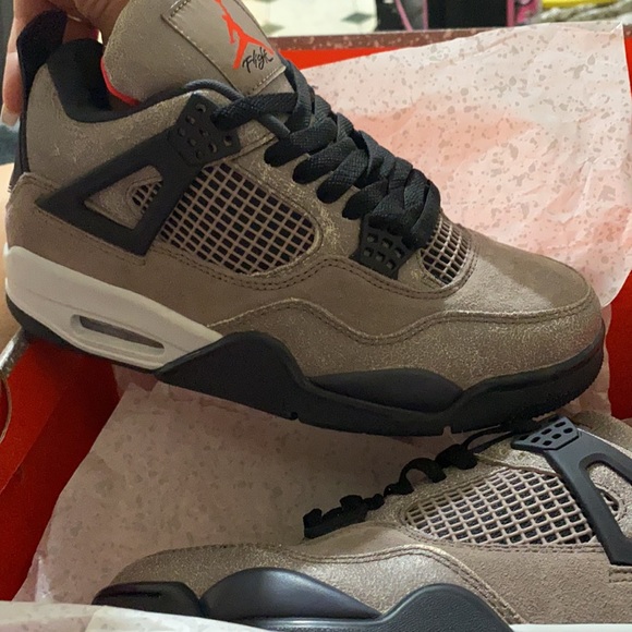 Taupe 4s 6.5Y - Picture 2 of 4